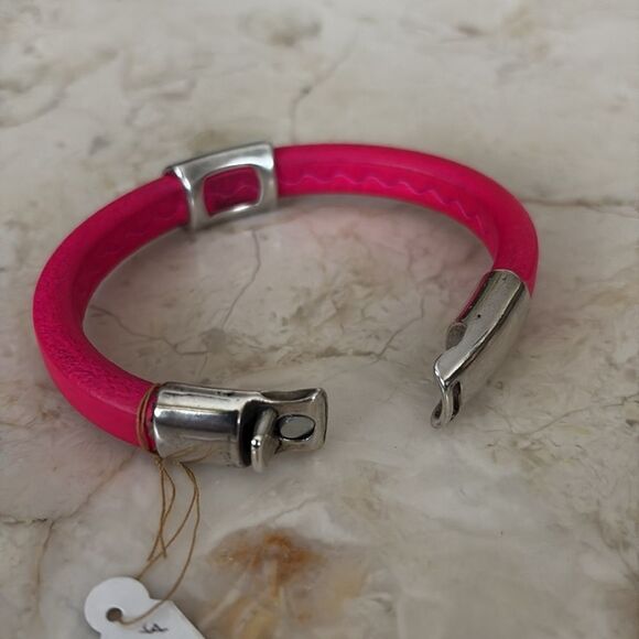 New! Handcrafted Leather Cuff Style Bracelet - Picture 5 of 9